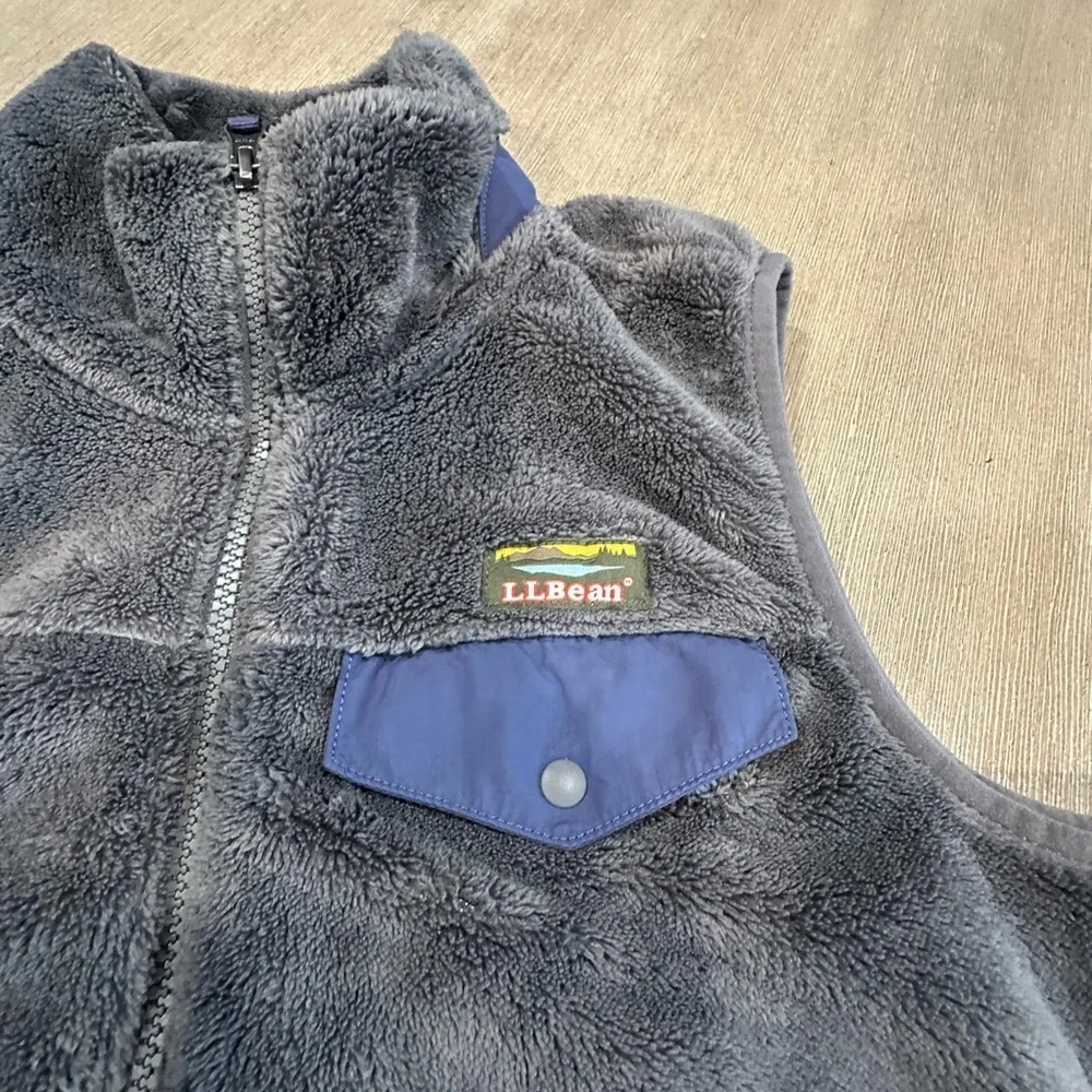 Women’s L.L.Bean Gray Fleece Vest with blue trim EUC